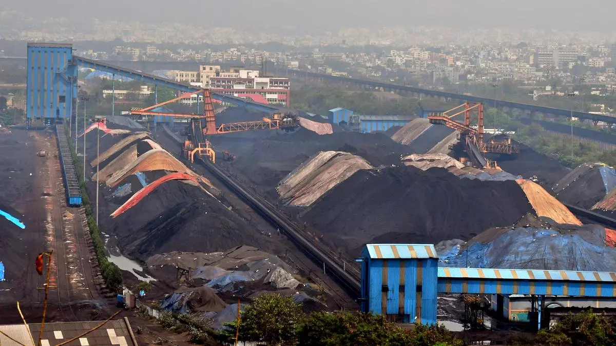 Indonesia mengatakan meningkatnya permintaan listrik di India memicu kenaikan harga batu bara di bulan Juni