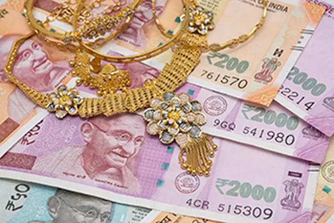 Under doorstep gold loans services, an authorised person of the loan provider visits the home of the borrower to complete the KYC requirements, assess the gold jewellery and confirm the loan amount which is then transferred to the bank account