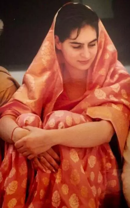 Priyanka Gandhi joins '#SareeTwitter' with throwback picture from ...