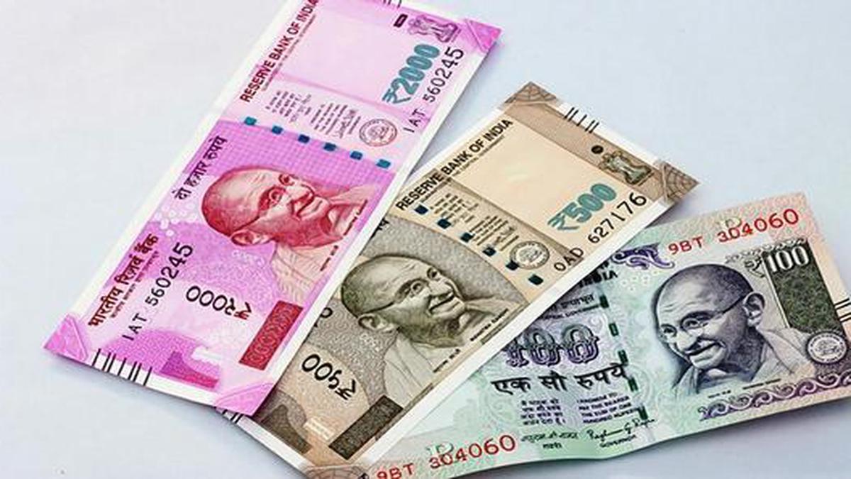 Rupee drops 25 paise to close at 69.42 vs USD - The Hindu BusinessLine