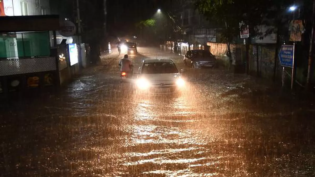 Heavy rains pound Chennai, 3 dead in the rain-related incidents thumbnail