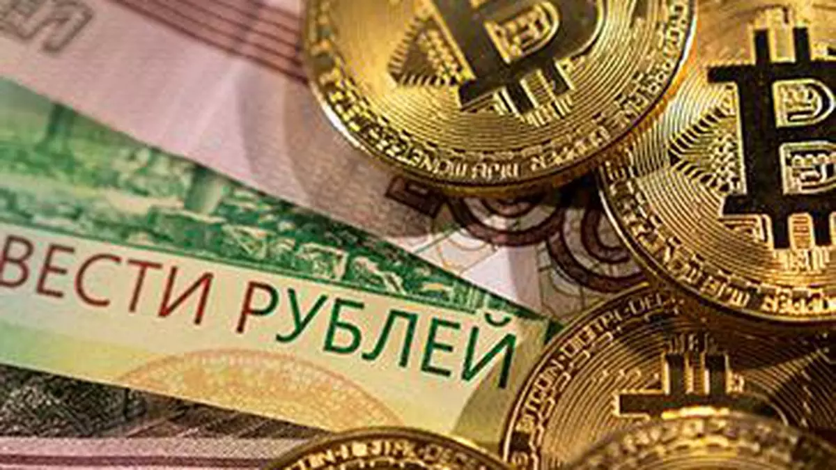 FILE PHOTO: Russian rouble banknotes and representations of the cryptocurrency Bitcoin are seen in this illustration taken March 1, 2022. REUTERS/Dado Ruvic/Illustration/File Photo
