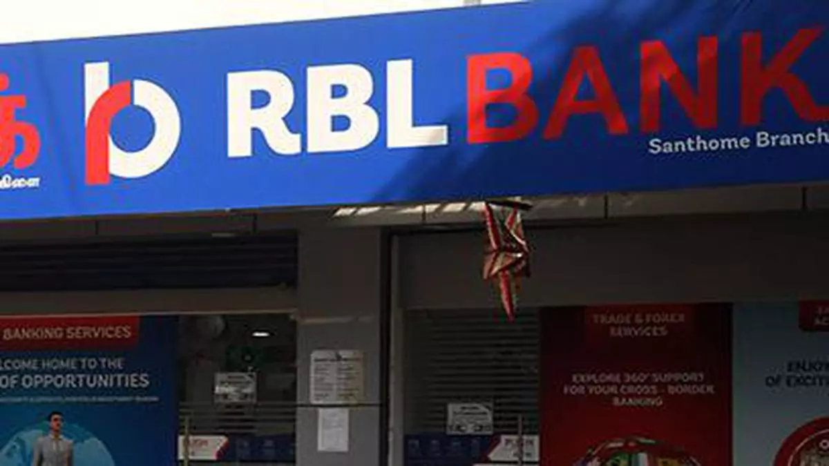 Shares of RBL Bank plunged today, after its CEO and mD Vishwavir Ahuja went on medical leave and RBI appointed an additional director over the weekend. RBI clarified that the RBL is well capitalized and financial position remains satisfactory.
Photo : Bijoy Ghosh